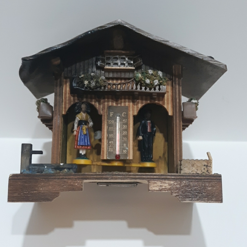 Vtg Swiss Chalet Bank w Key